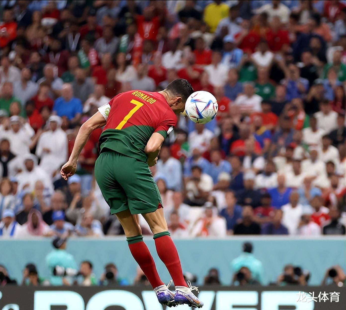 布莱顿训练开放日，集结日再遭质疑引欢呼，葡超在即，年轻球员得到机会(布莱顿vs埃弗顿预测)