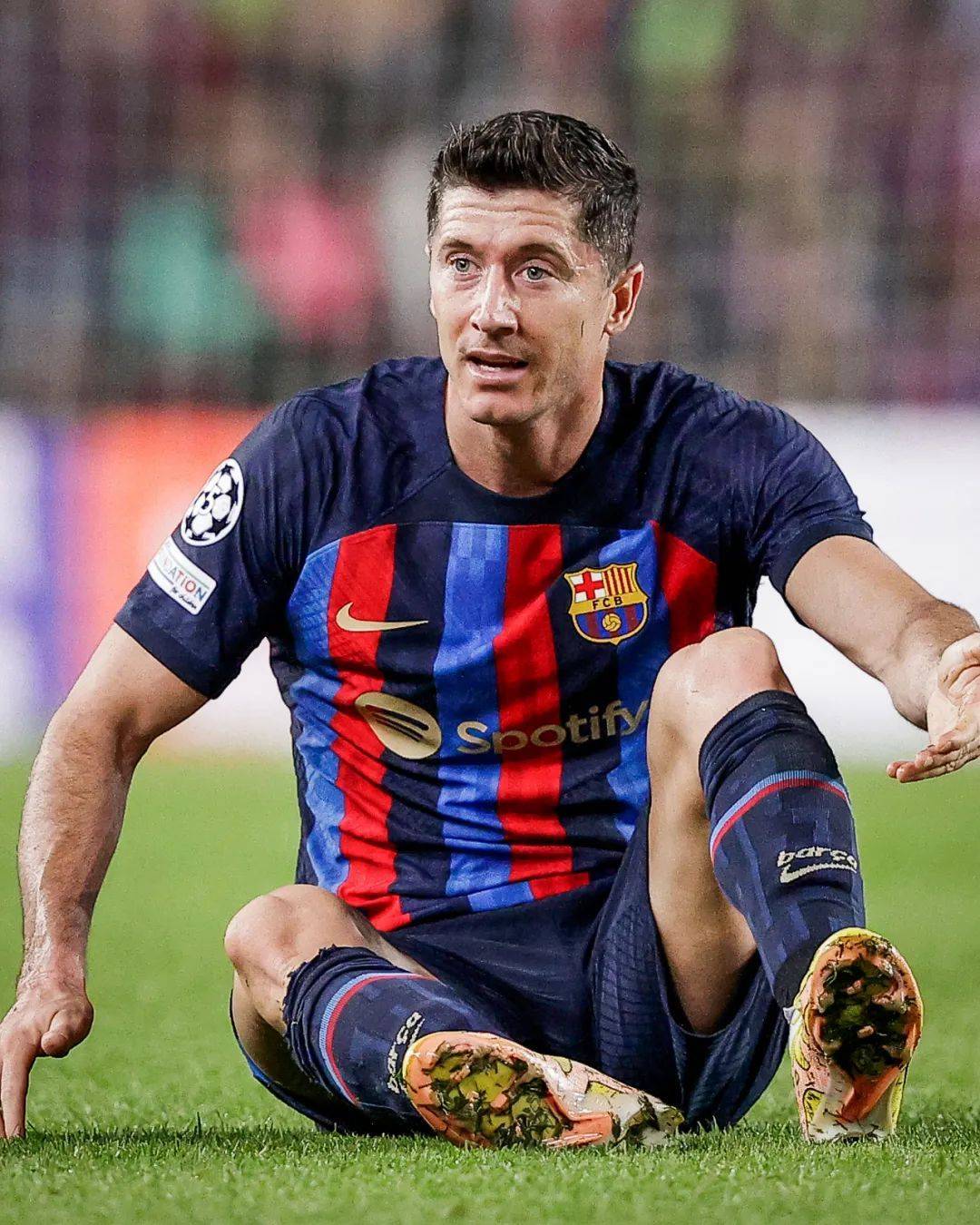 包含里程碑夜！上海久事战术微调，欧联今晚刷纪录，更衣室稳定，资深球员宣示担当的词条