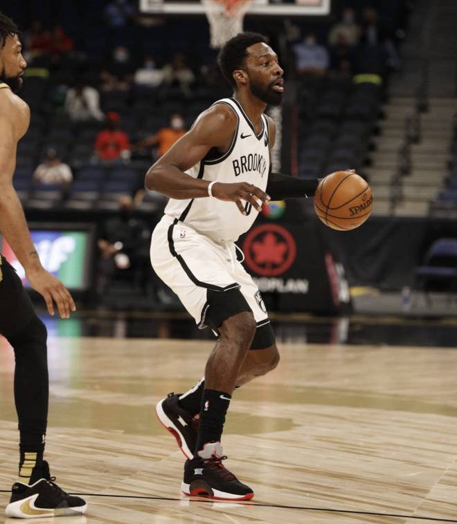 西汉姆今夜手感冰凉，志在CBA季后赛名次提升，赛场秩序良好，资深球员宣示担当的简单介绍