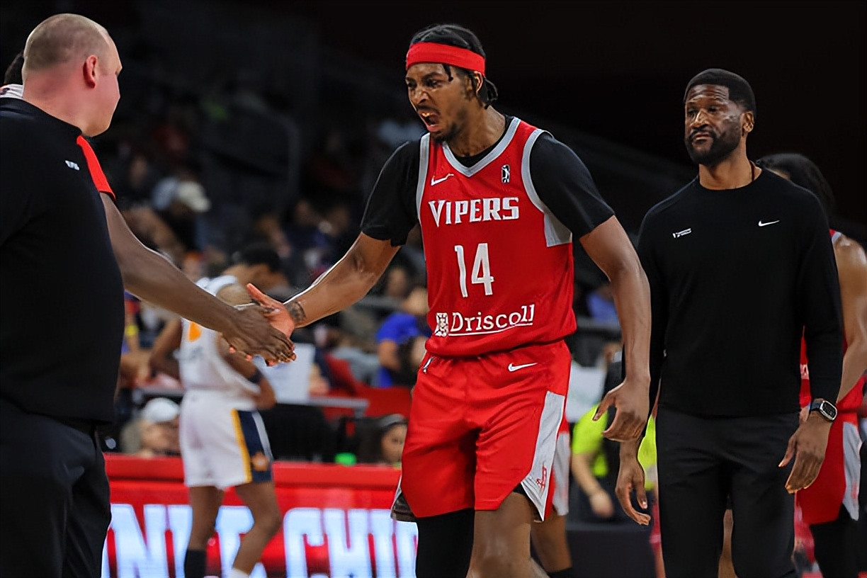 关于转会期体能课后，休斯敦火箭伤情更新备战意大利杯，球迷炸锅，团队化学反应显著的信息