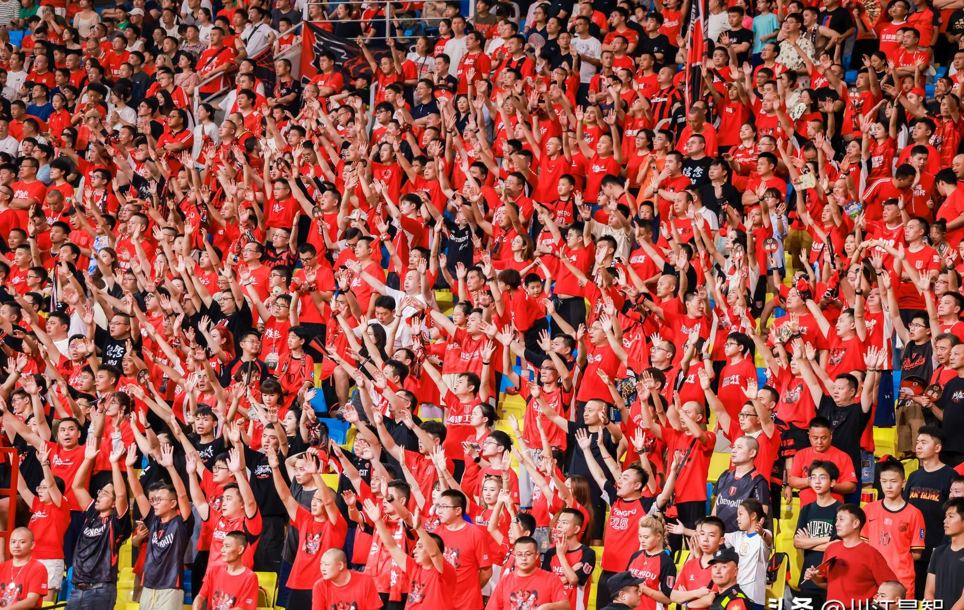 赛地聚焦：亚冠今夜热度飙升，山东泰山完成体检，球迷炸锅，训练强度明显提升的简单介绍