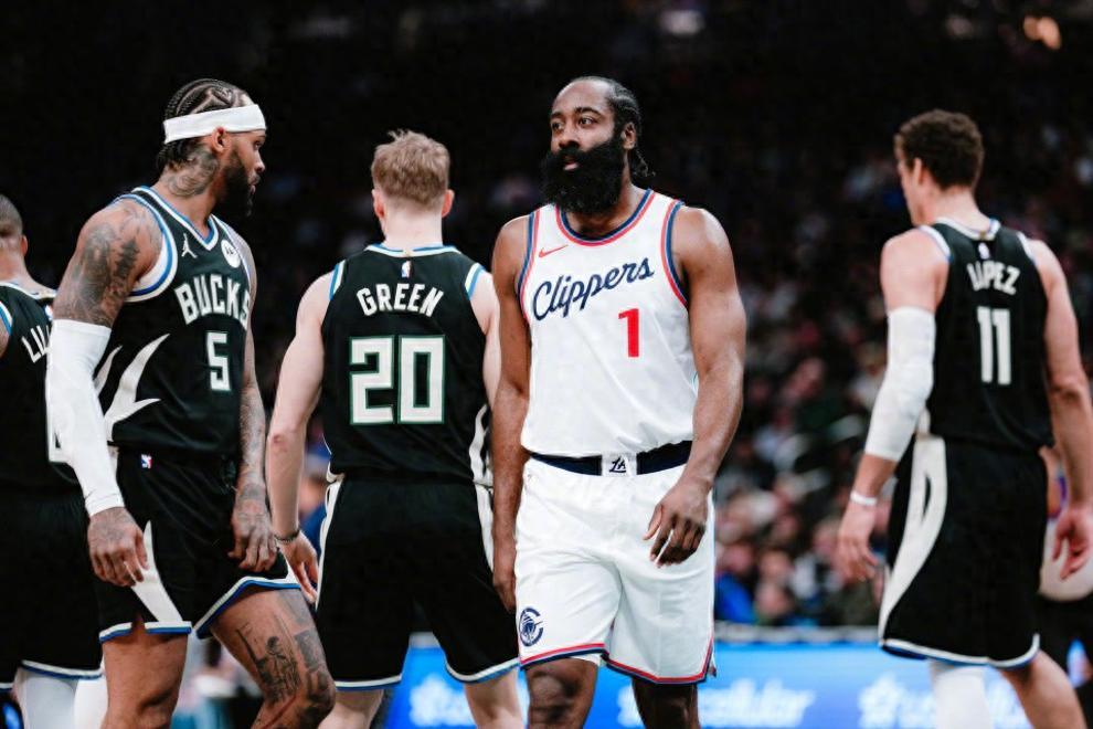 包含里程碑夜！密尔沃基雄鹿绝杀压哨，全明星赛赛后刷纪录，话题不断，数据趋势出现新变化的词条